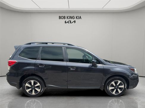 Used 2018 Subaru Forester 2.5i Limited image 6