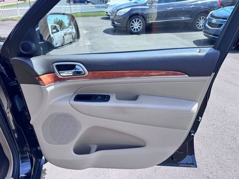 Used 2013 Jeep Grand Cherokee Overland RWD image 32