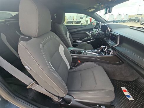 Used 2021 Chevrolet Camaro LT image 31