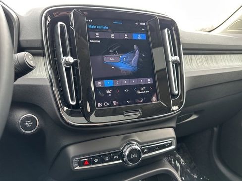 Certified 2024 Volvo XC40 B5 Core image 20