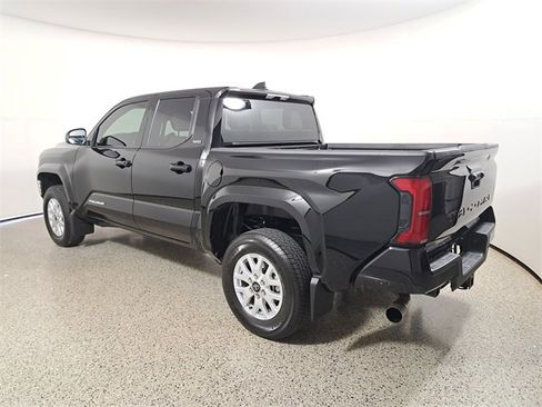 Used 2025 Toyota Tacoma SR5 image 7
