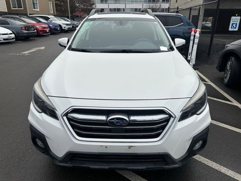 Used 2018 Subaru Outback 2.5i Premium image 2