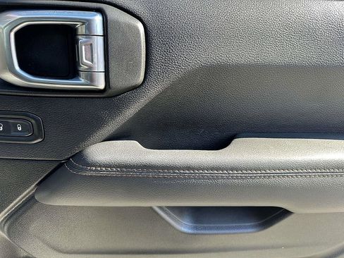 Used 2022 Jeep Wrangler Unlimited Rubicon w/ Xtreme Recon 35" Tire Package image 11