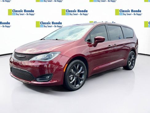 Used 2019 Chrysler Pacifica Touring Plus w/ S Appearance Package FWD image 3