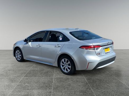 Used 2022 Toyota Corolla LE FWD image 3