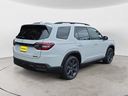 New 2026 Honda Pilot Sport image 5
