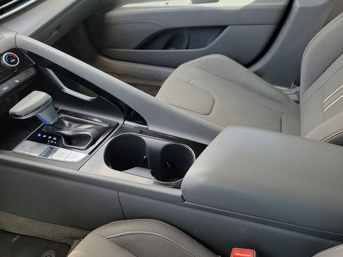 Used 2025 Hyundai Elantra SEL FWD image 29