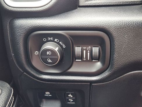 Used 2020 RAM 1500 Laramie image 25