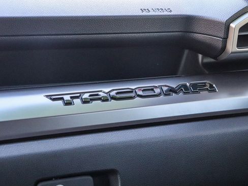 Certified 2025 Toyota Tacoma TRD Off-Road image 17