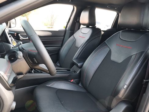 Used 2024 Jeep Compass Trailhawk AWD/4WD image 29