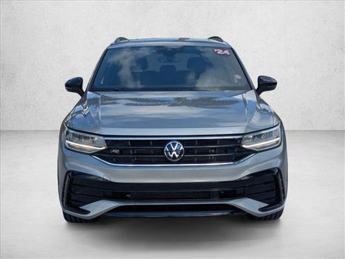 Used 2024 Volkswagen Tiguan SE R-Line FWD image 2