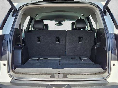 Used 2023 GMC Acadia SLT FWD image 6
