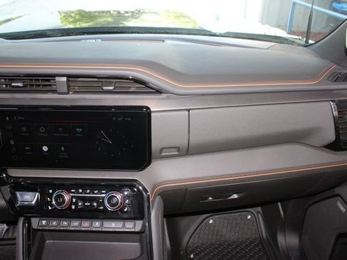 Used 2025 GMC Sierra 2500 AT4 w/ AT4 Premium Plus Package AWD/4WD image 25
