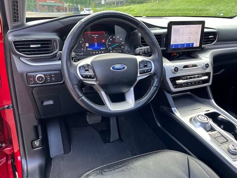 Used 2020 Ford Explorer XLT w/ Equipment Group 202A AWD/4WD image 10