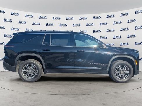Used 2026 Chevrolet Traverse LT FWD image 2