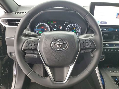 Used 2024 Toyota Venza XLE image 23