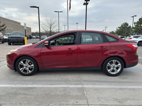 Used 2014 Ford Focus SE w/ SE Winter Package image 2
