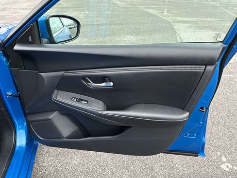 Used 2024 Nissan Sentra SV FWD image 19
