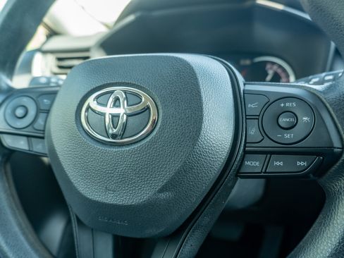 Used 2025 Toyota RAV4 XLE AWD/4WD image 29