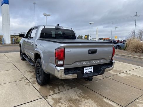 Used 2021 Toyota Tacoma SR5 image 8
