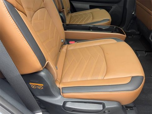 Used 2025 Nissan Pathfinder Platinum image 50