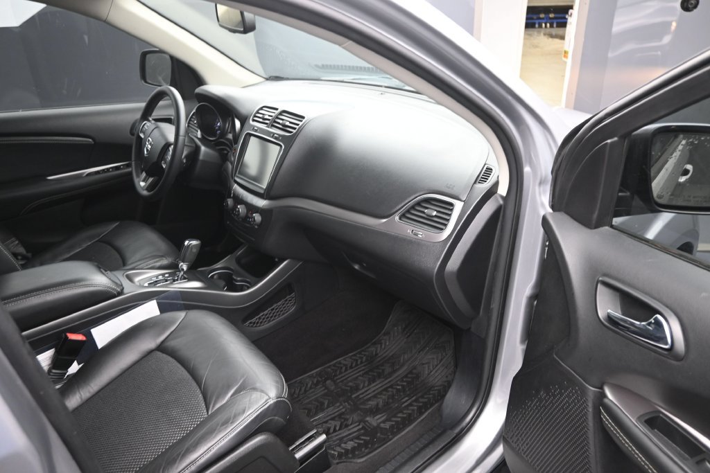 Used 2019 Dodge Journey Crossroad w/ Mopar All Weather Group FWD image 10