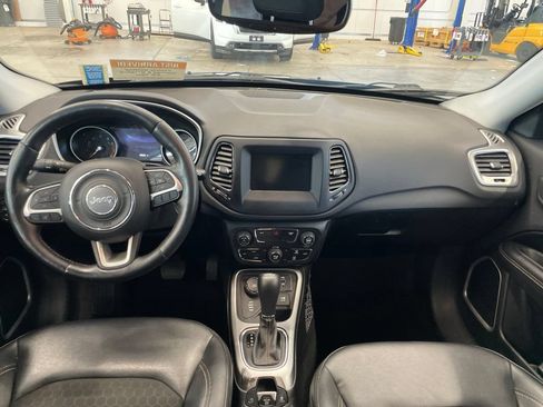 Used 2018 Jeep Compass Latitude w/ Popular Equipment Group AWD/4WD image 6