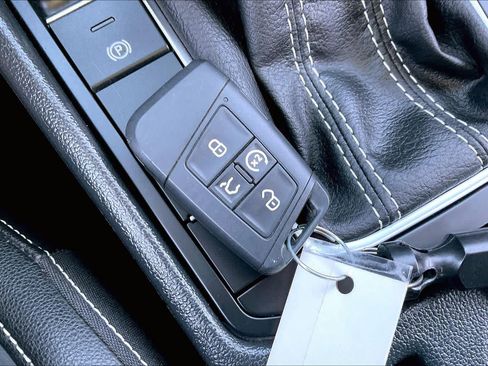 Used 2025 Volkswagen Jetta SE image 15