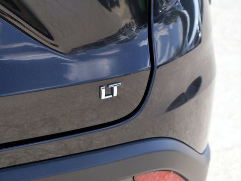 Used 2025 Chevrolet Trax LT FWD image 8