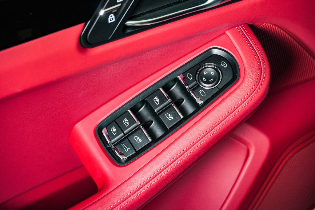 Certified 2026 Porsche Macan AWD/4WD image 26