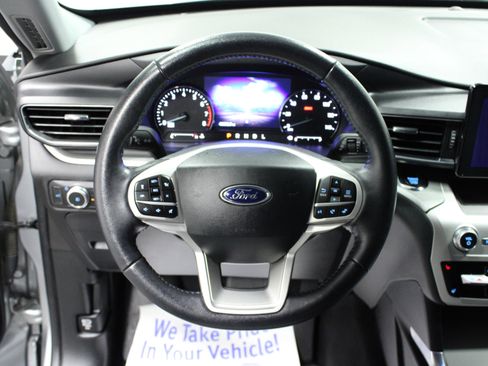 Used 2022 Ford Explorer XLT w/ Equipment Group 202A image 18