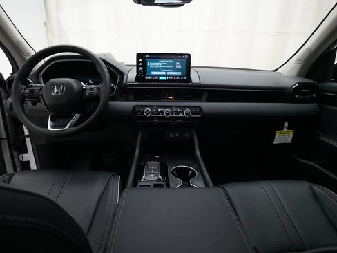 Certified 2025 Honda Pilot Elite image 5