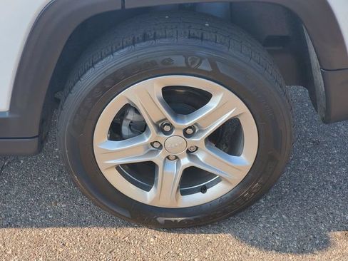 Used 2023 Jeep Compass Latitude AWD/4WD image 7