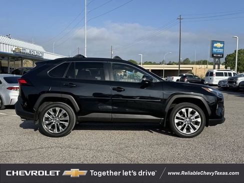 Used 2022 Toyota RAV4 XLE Premium image 3