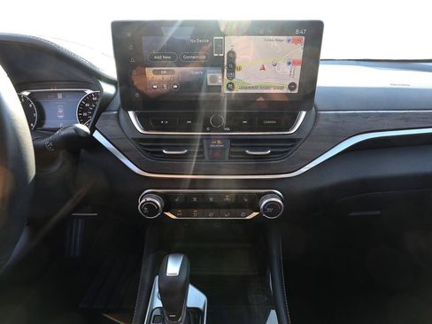 Used 2023 Nissan Altima 2.5 SV w/ SV Premium Package FWD image 16