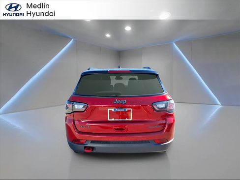 Used 2025 Jeep Compass Trailhawk w/ Trailhawk Elite Group image 4