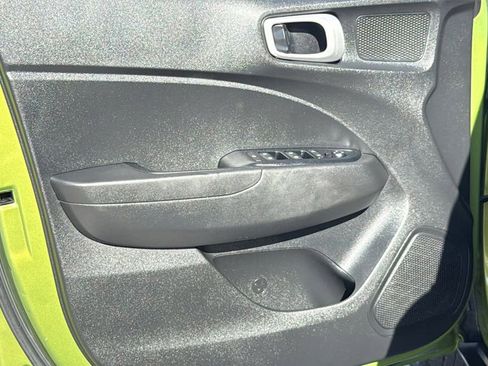 Used 2020 Hyundai Venue SE image 19