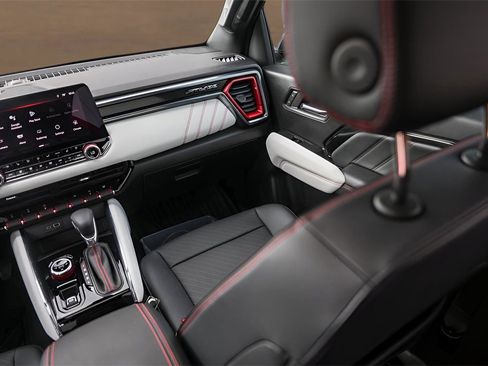 Used 2024 GMC Canyon AT4X image 29