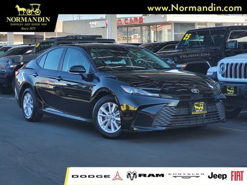 Used 2025 Toyota Camry LE FWD image 1