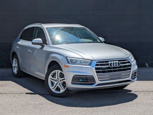 Used 2019 Audi Q5 2.0T Premium w/ Convenience Package AWD/4WD image 3