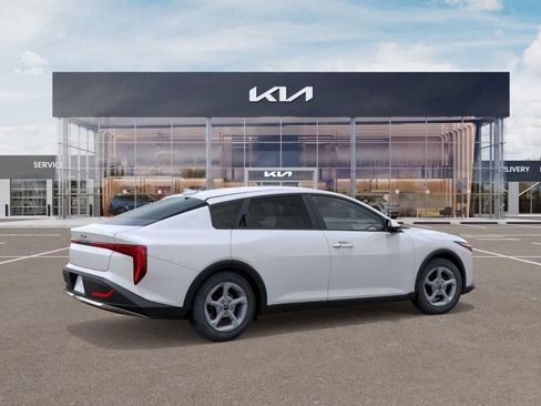 New 2025 Kia K4 LXS FWD image 6