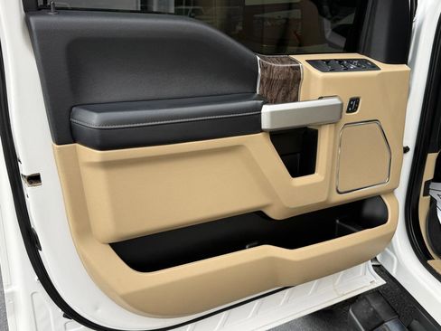 Used 2019 Ford F250 Lariat w/ Chrome Package image 8