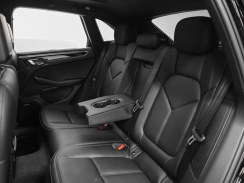 Certified 2026 Porsche Macan AWD/4WD image 46