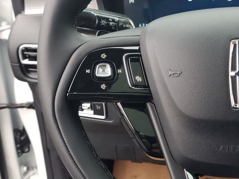 New 2026 Lincoln Corsair Premiere image 17