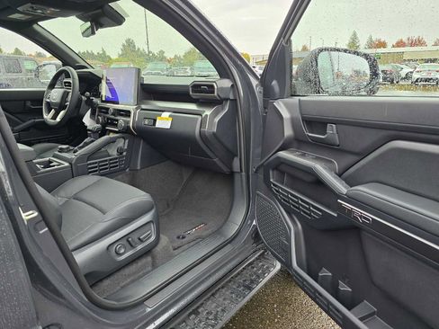 Certified 2025 Toyota 4Runner TRD Off-Road Premium image 13