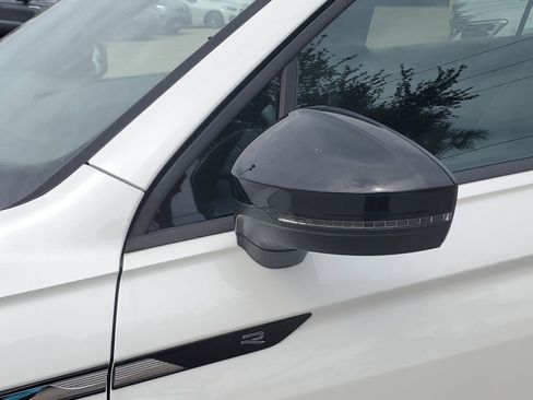 Certified 2023 Volkswagen Tiguan SE R-Line FWD image 14