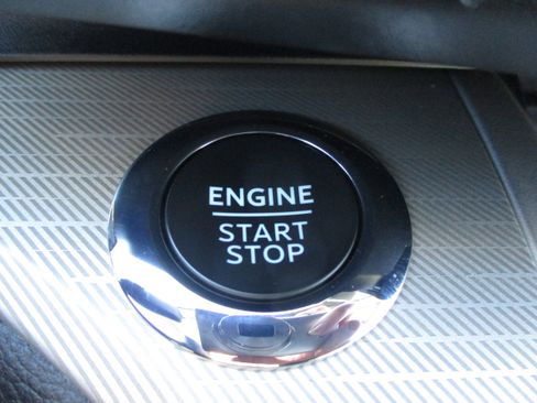 Used 2023 Ford Explorer XLT w/ Equipment Group 202A image 21