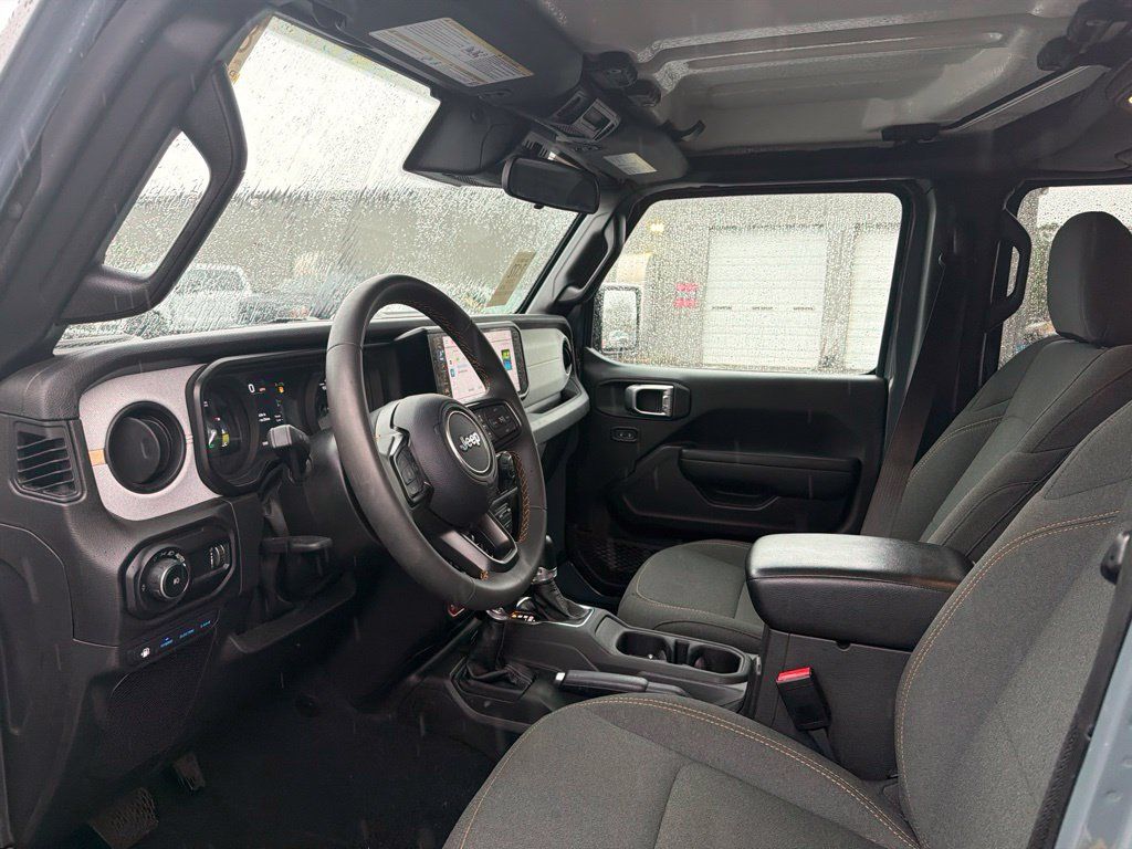 Used 2024 Jeep Wrangler Unlimited AWD/4WD image 13