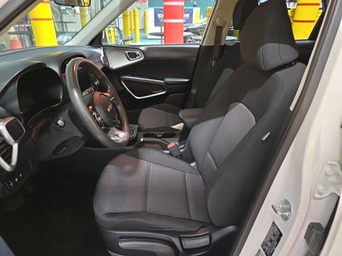 Used 2023 Kia Soul LX FWD image 10