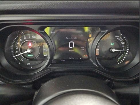 Used 2024 Jeep Wrangler Unlimited w/ Convenience Group AWD/4WD image 16